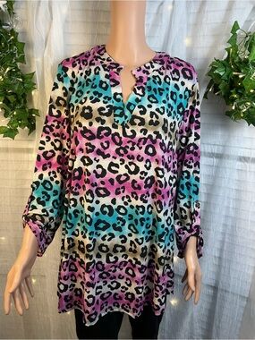 Dear Scarlett Leopard-Print V-Neck Tunic Top in Pink, Teal & Cream